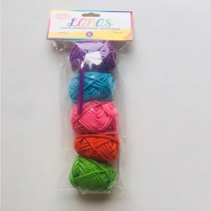 Lana diferentes colores fibrantes incluye Aguja